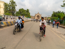 Rumi Darwaza, Porte de ville monumentale de 1784 et emblème de