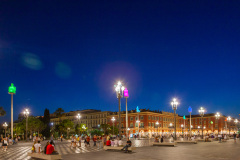 Conversation à Nice. La nuit.