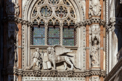 Sculpture frontale de la Basilique St-Marc à Venise, Italie, mo