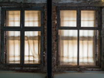 Deux fenêtres vielies de l'édifice de l'Arsenal à Venise en I